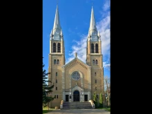 Holy Rosary Cathedral in Regina, Canada. Credit: Grahampurse via Wikimedia (CC BY-SA 4.0).